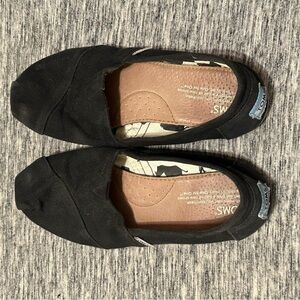 Toms Slip Ons Size 6.5 Ladies